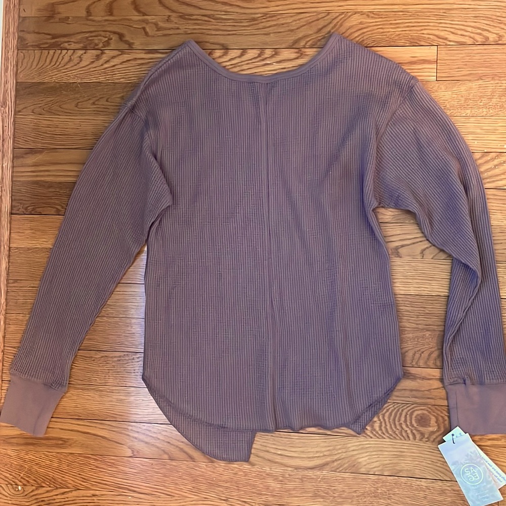 NWT Crew neck waffle weave long sleeve shirt. Sz Sm sof and cozy.